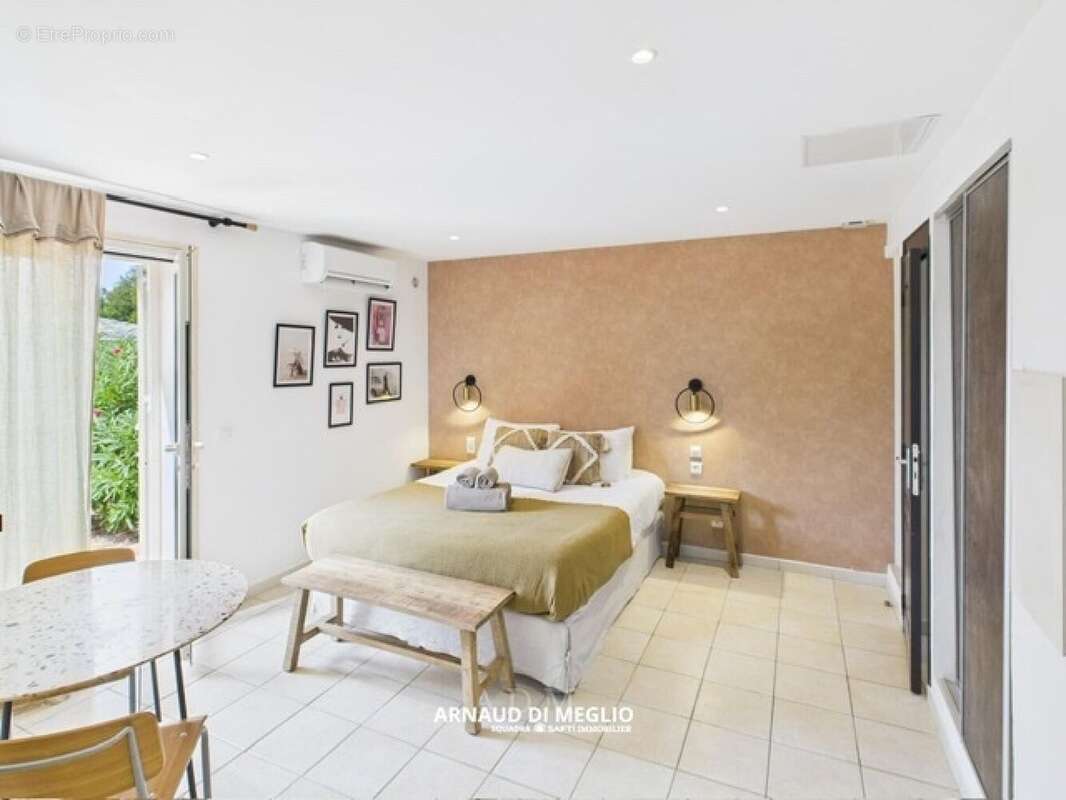 Photo 9 - Commerce à BONIFACIO