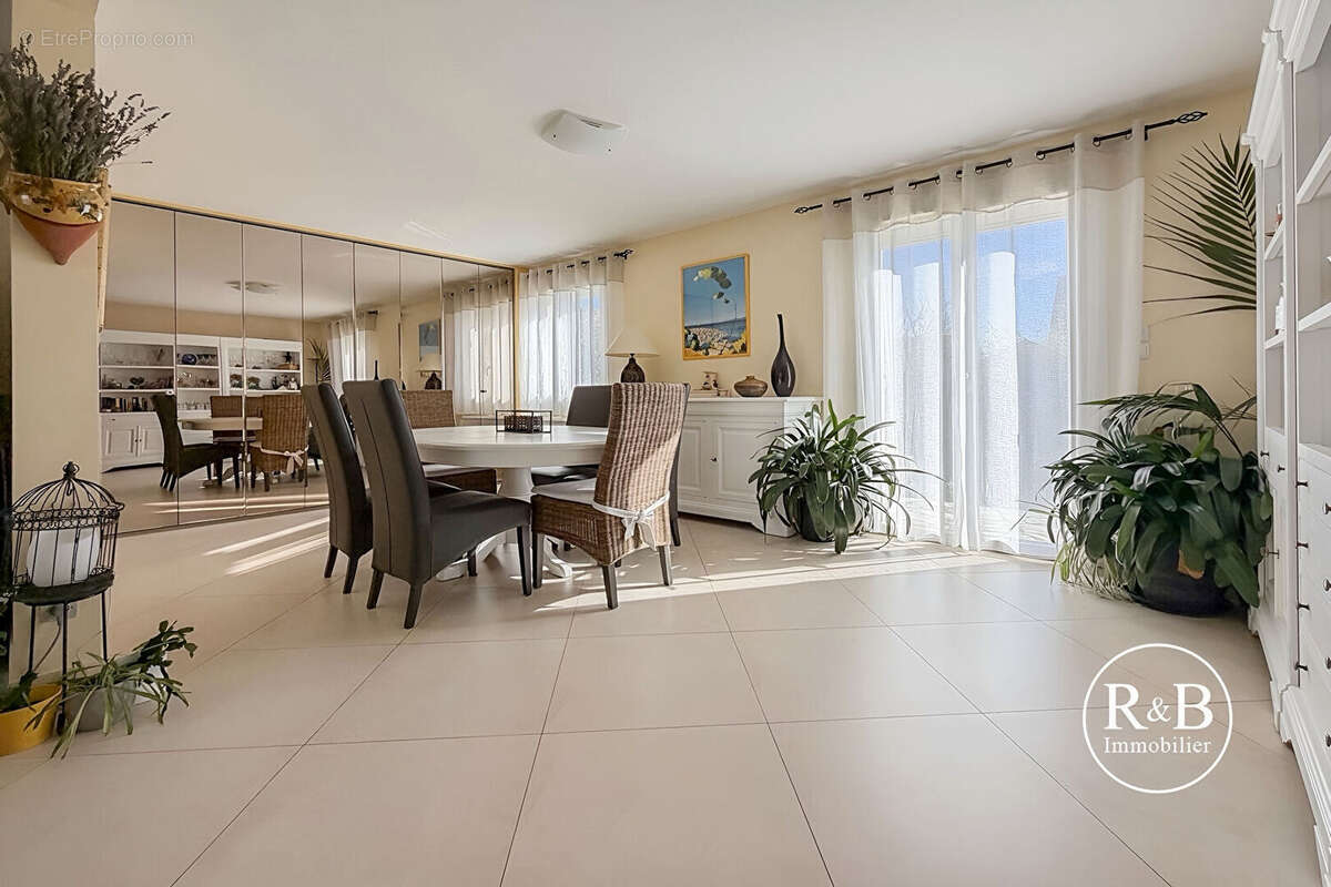 Maison à LES CLAYES-SOUS-BOIS