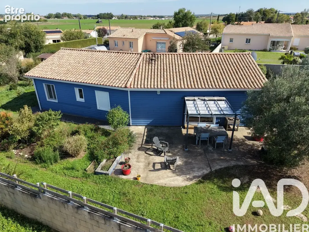 Photo 1 - Maison à ROULLET-SAINT-ESTEPHE