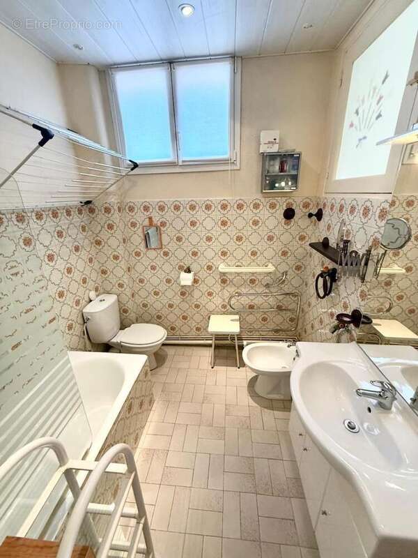   - Appartement à AX-LES-THERMES