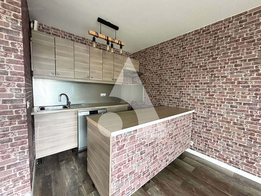 Appartement à LE COUDRAY-MONTCEAUX