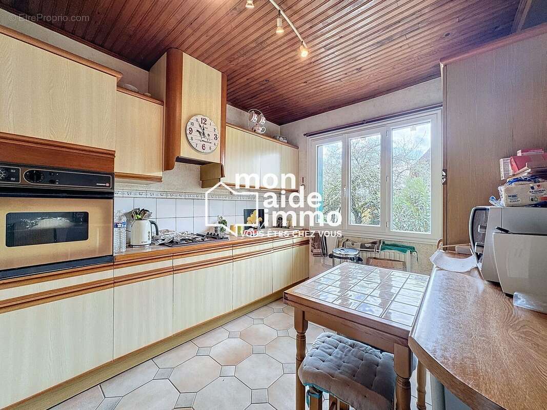 Maison à SAINT-PRIEST-LES-FOUGERES