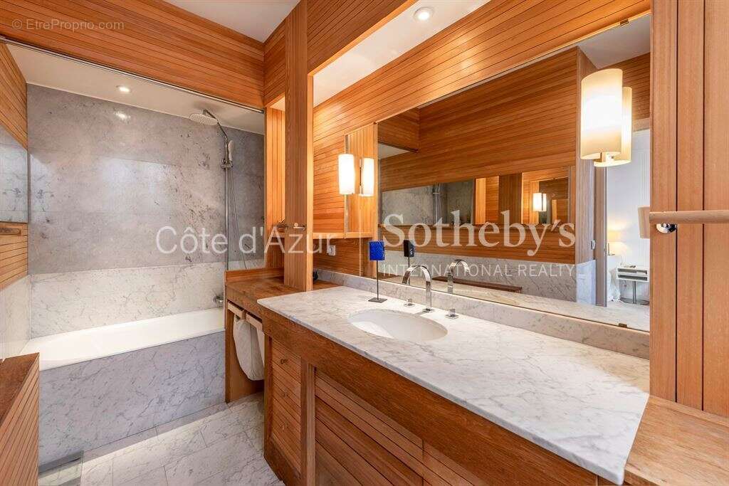Nice Victor Hugo appartement 3 pièces 112 m² rénové avec bow windows vue jardin proche mer - photo 11