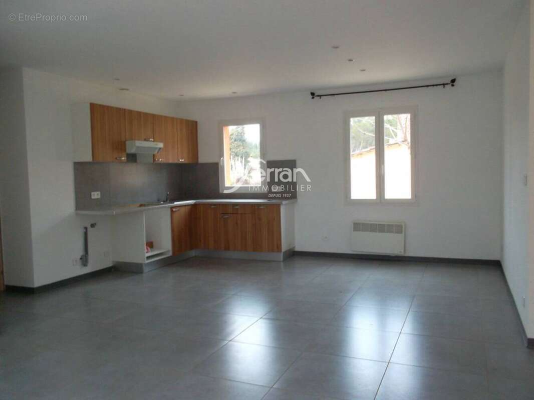 Maison à VILLECROZE