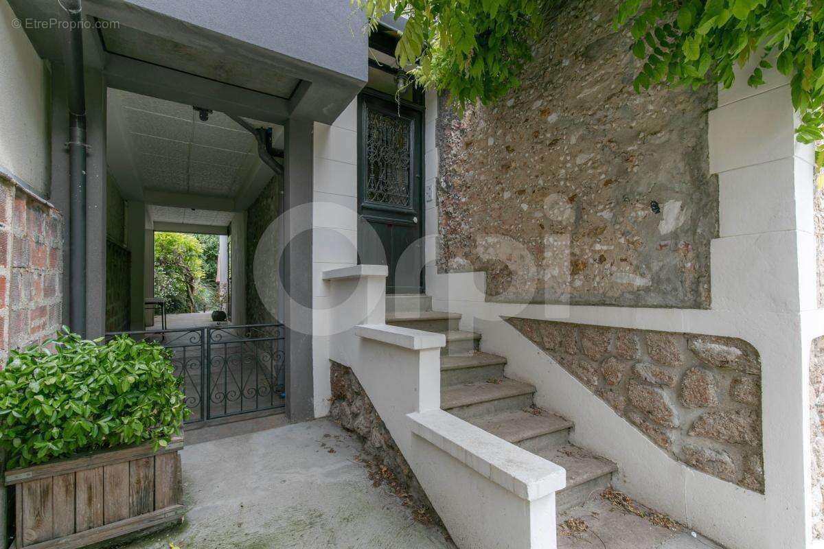Maison à LE PERREUX-SUR-MARNE