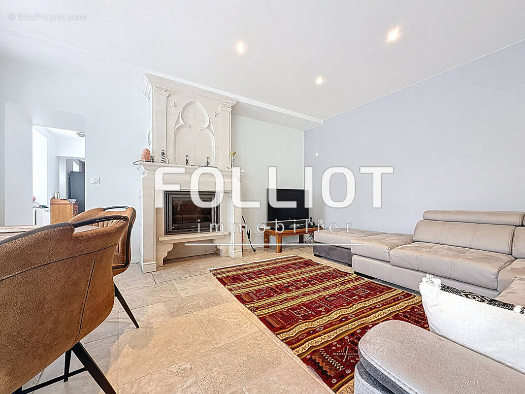 Maison à LES MOITIERS-D'ALLONNE