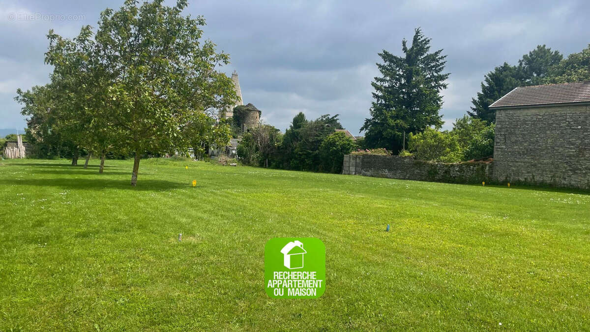 Terrain à SAINT-HILAIRE-DE-BRENS