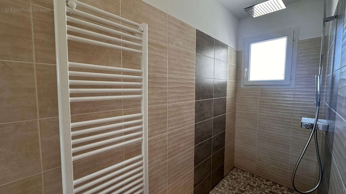 Maison à LA COUCOURDE