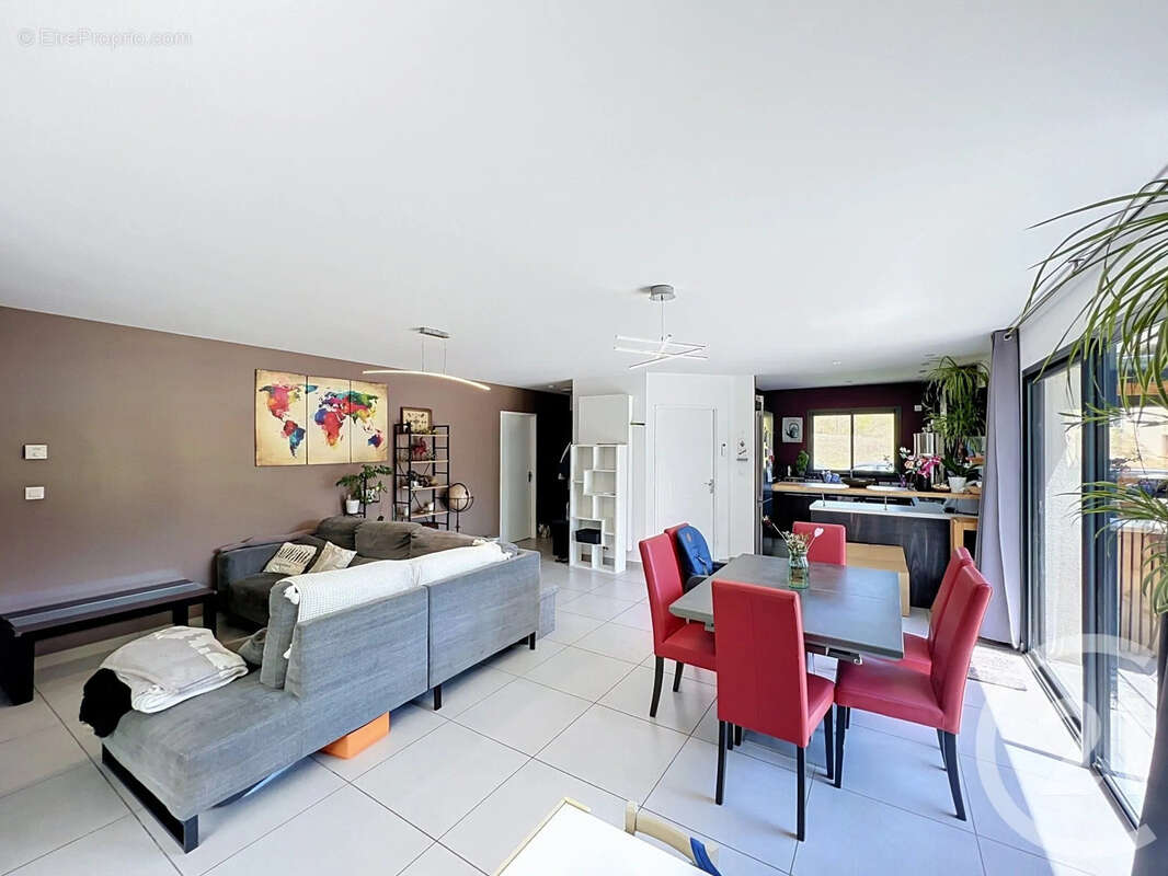 Maison 106 m² à Pavie  - photo 4