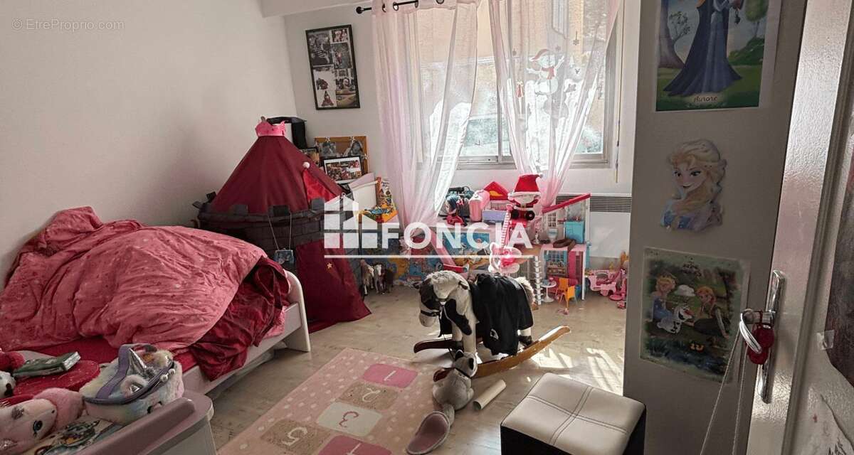 Appartement à SAINT-LAURENT-DU-VAR