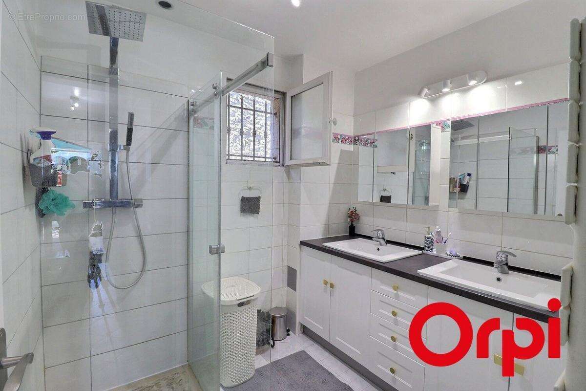 Appartement à MARSEILLE-11E