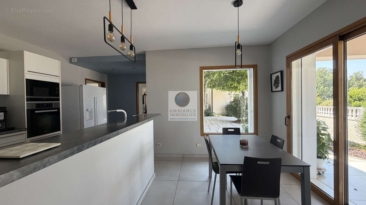 L'élégance d'une maison d'architecte face à la tour de Crest - photo 14