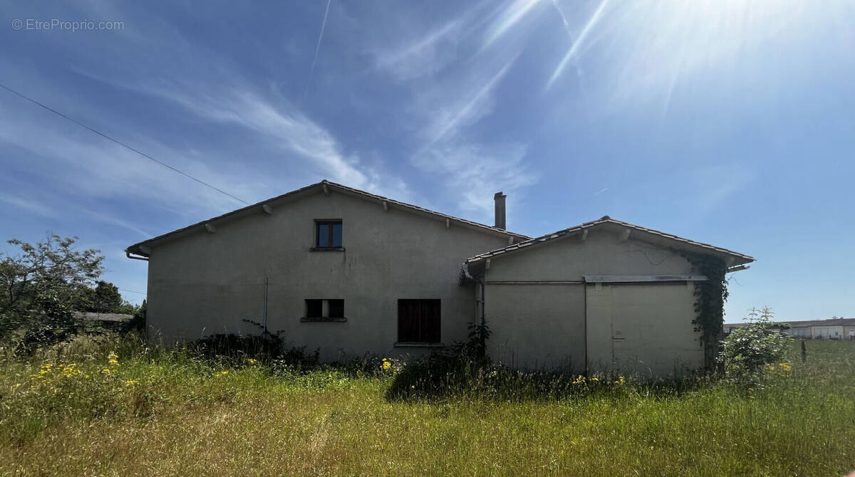 Maison à COUTRAS
