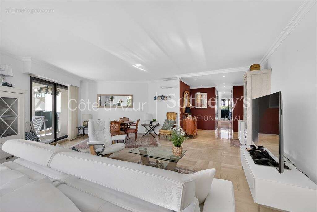 Appartement à MANDELIEU-LA-NAPOULE