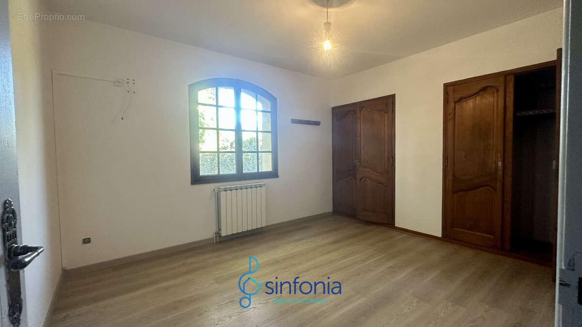 Maison à SAINT-LAURENT-LA-VERNEDE