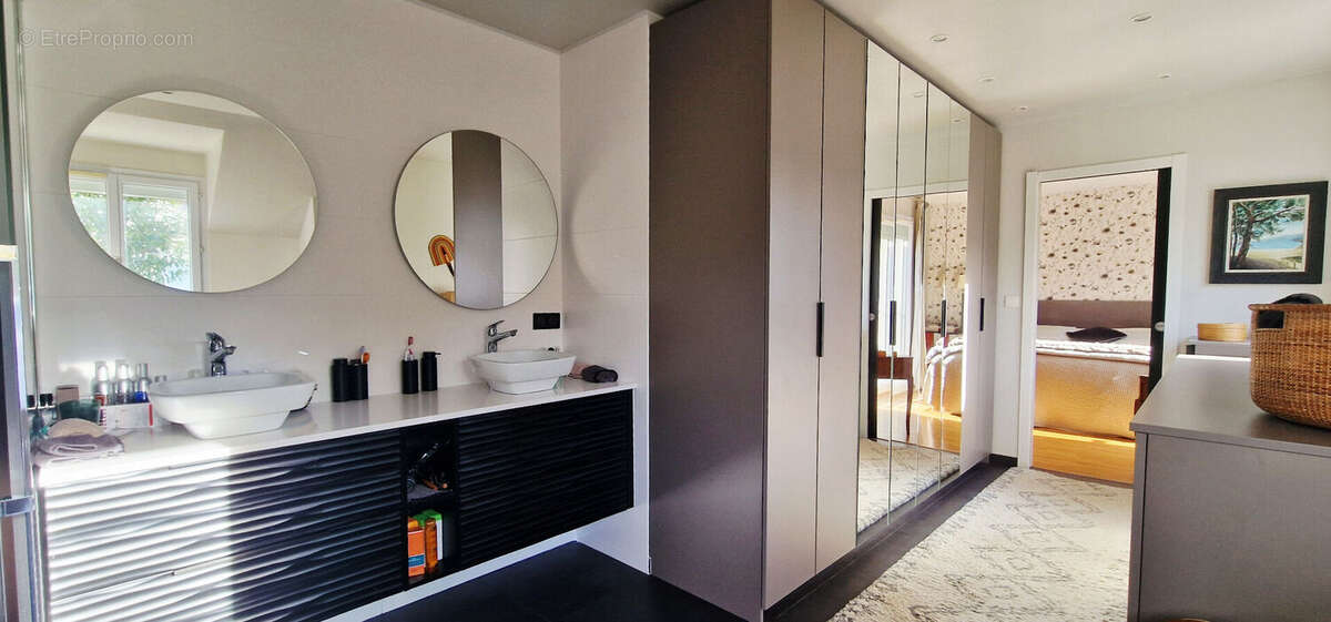 Maison à VILLE-D'AVRAY