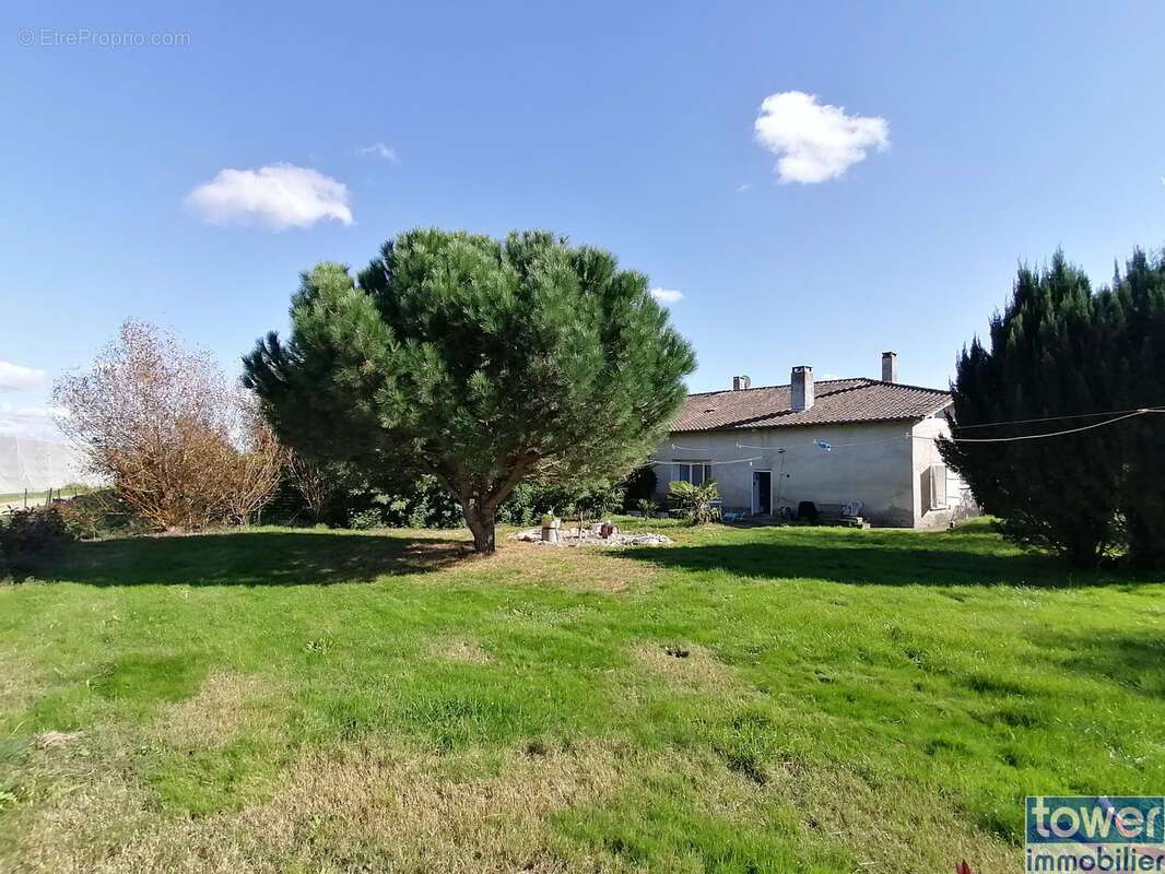 Maison à MONTECH