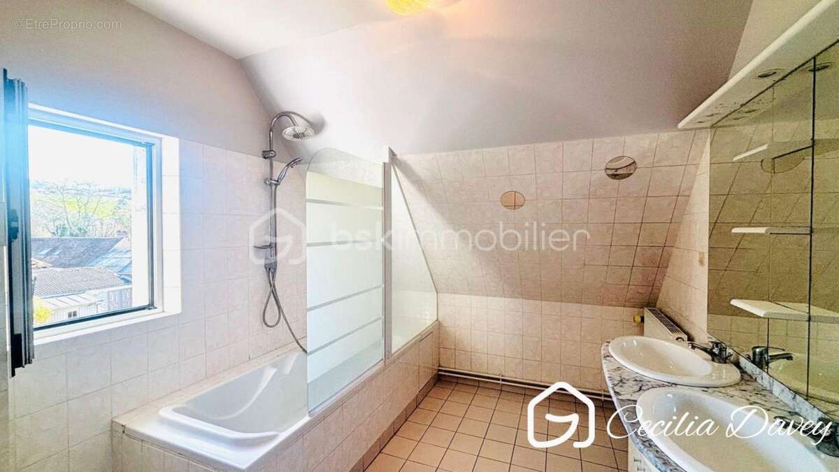 Appartement à VILLENEUVE-SUR-YONNE
