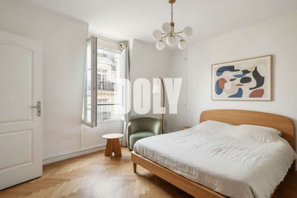 Appartement à PARIS-8E