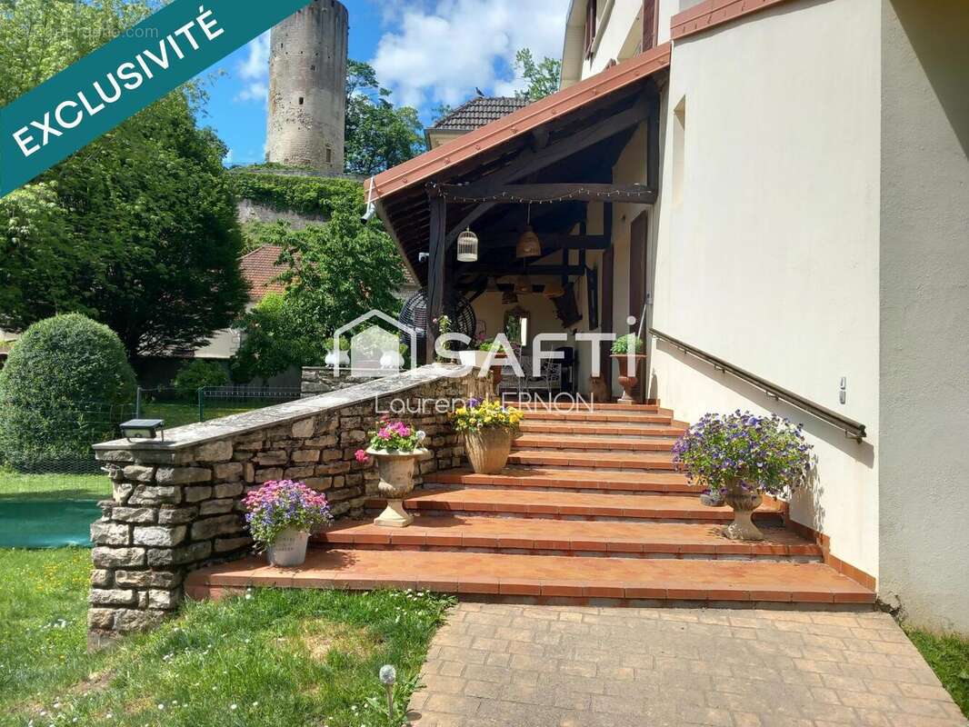 Maison 253 m² à Scey-Sur-Saone-Et-Saint-Albin  - photo 3