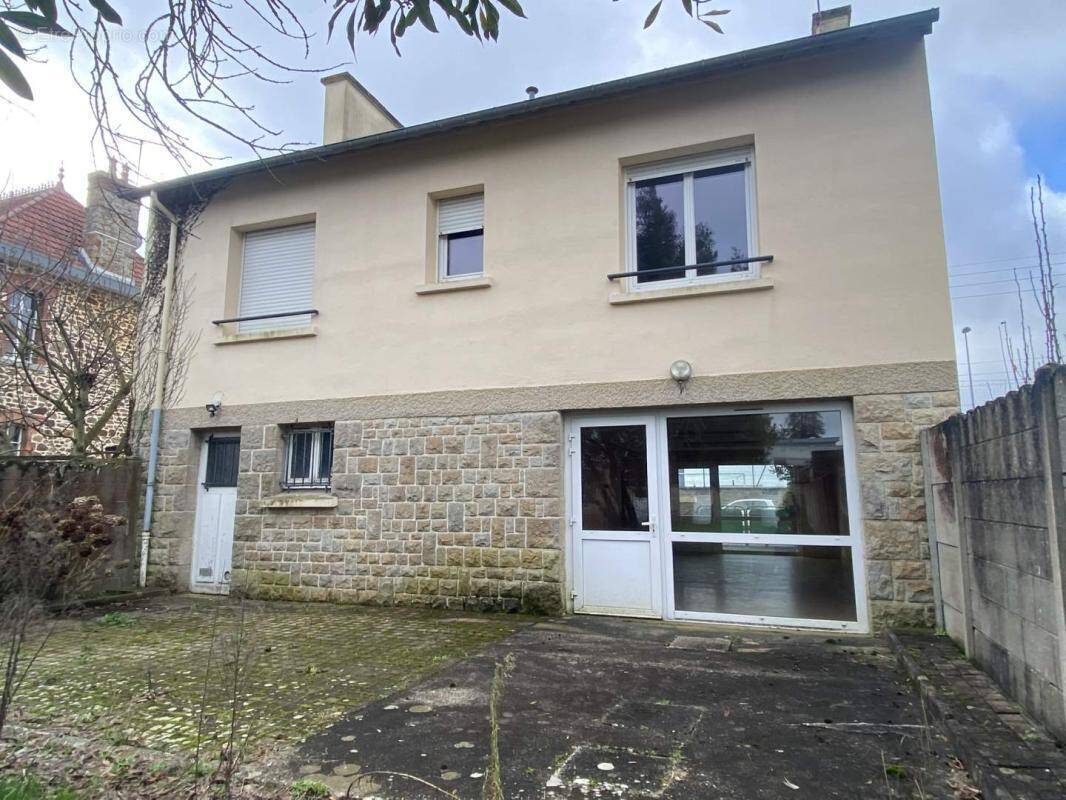 Maison à FOUGERES