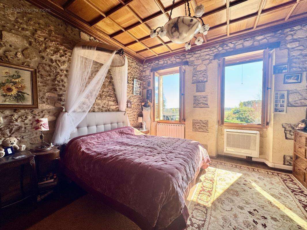 Maison 260 m² à Saint-Selve  - photo 16
