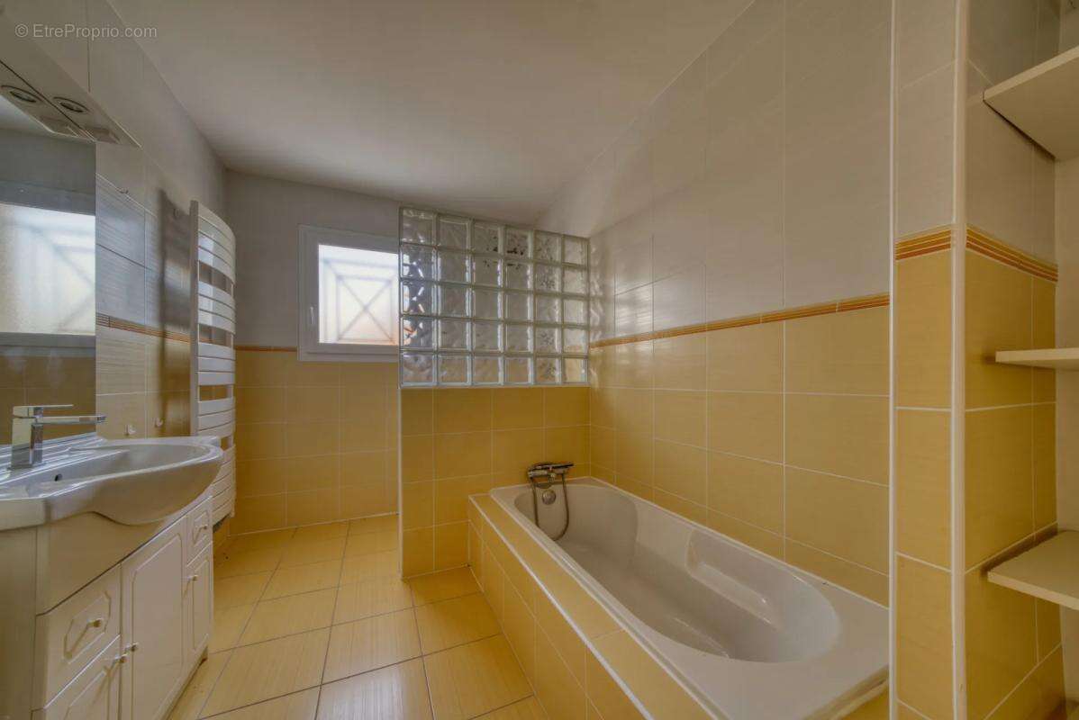 Maison à SAINT-SAVINIEN