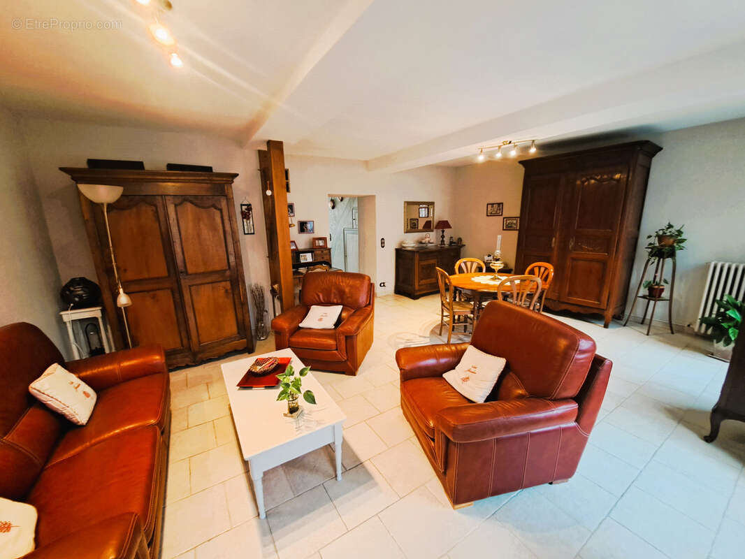 Maison à VILLENEUVE-LA-GUYARD