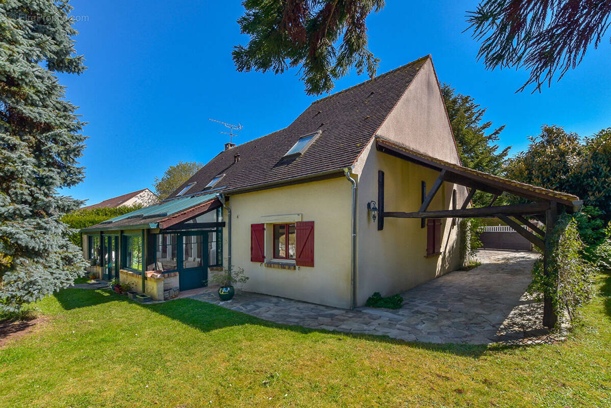 Maison à GUIGNES