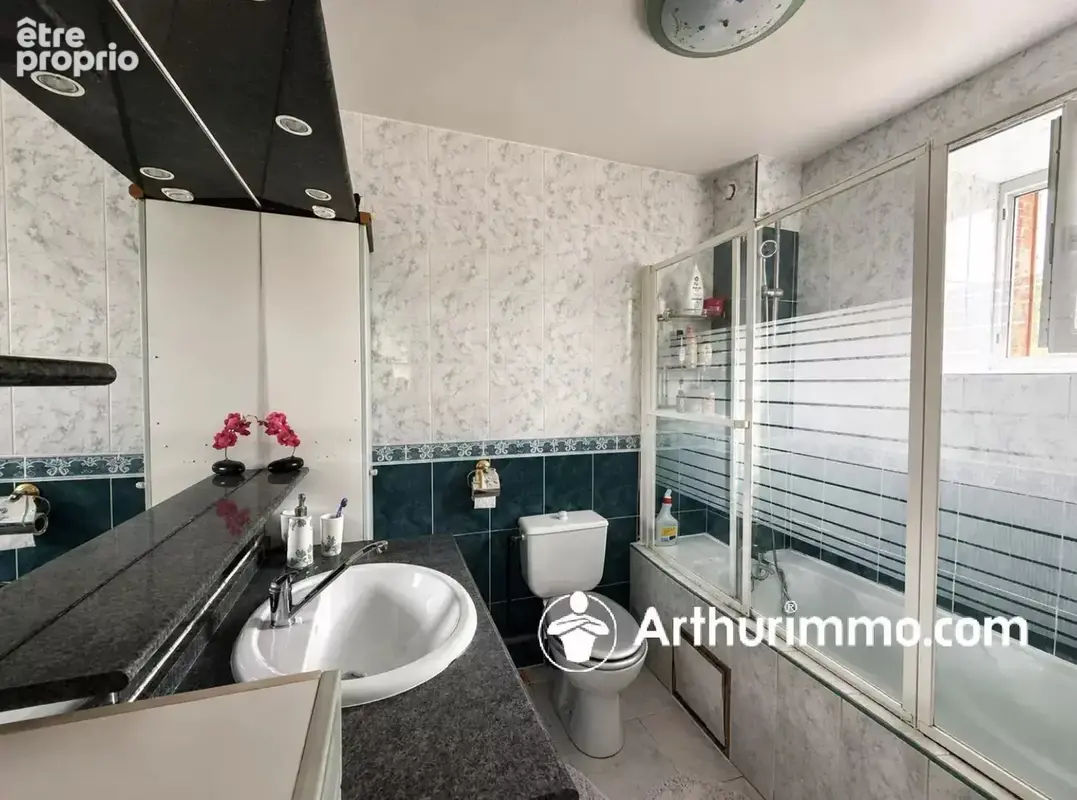 Maison jumelée sur 11 ares avec 2 terrasses et cave - photo 10