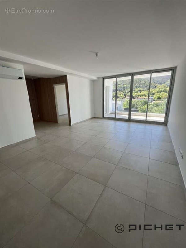 Appartement à MARSEILLE-11E