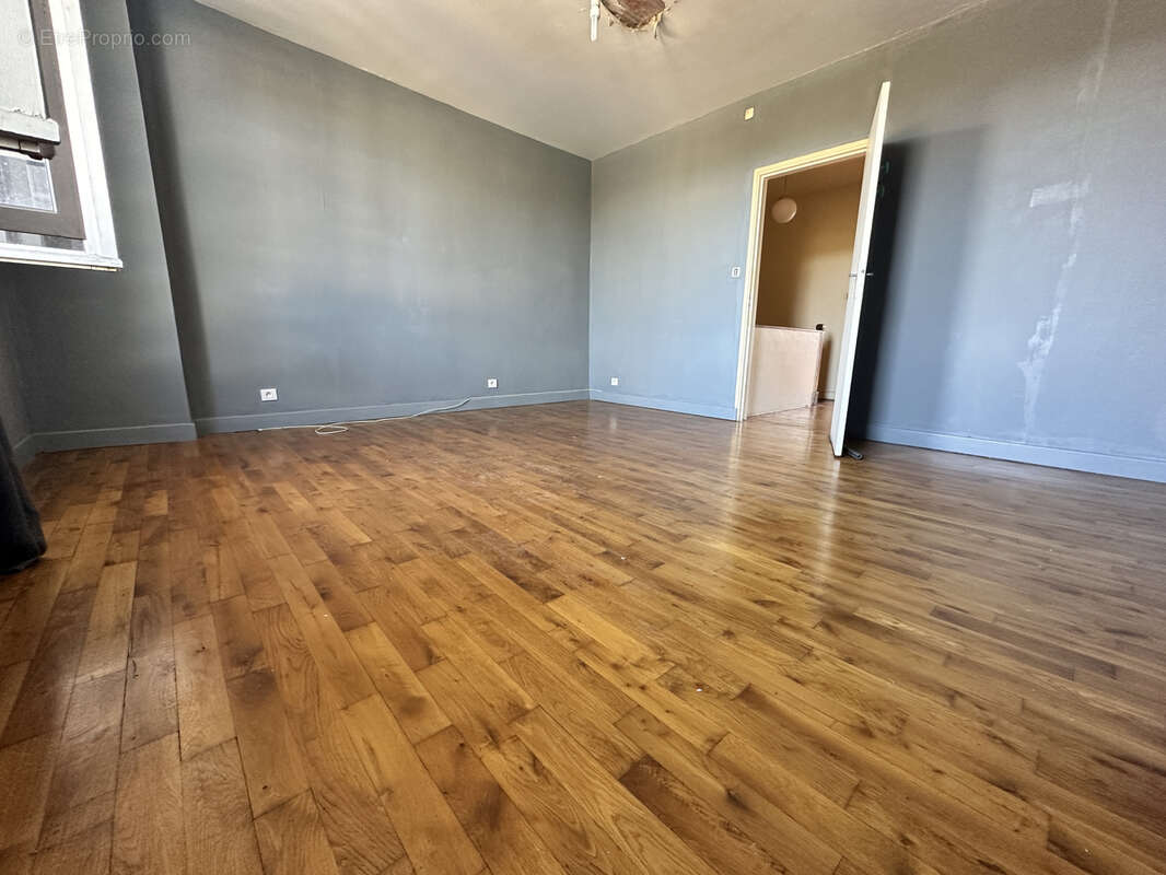 Maison à LIVINHAC-LE-HAUT