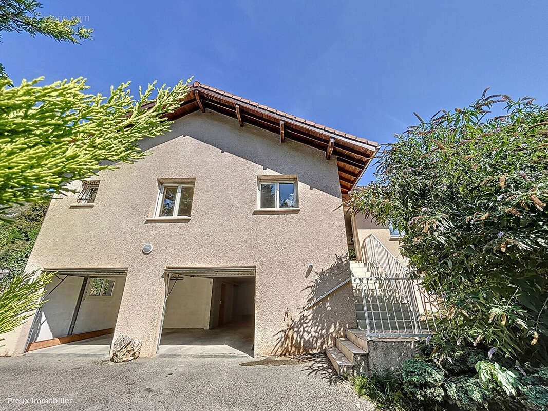 Maison à CLARAFOND-ARCINE