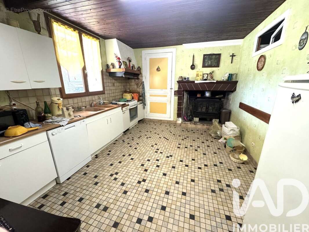 Photo 2 - Maison à SAINT-GENEST-D'AMBIERE