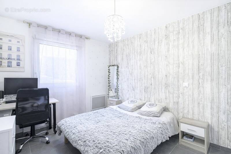 Appartement à MARSEILLE-4E