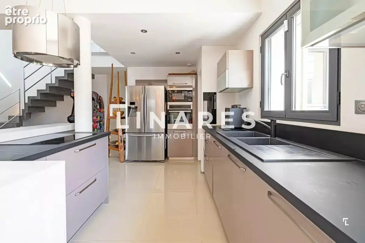 CALIFORNIA FAMILY - Villa T5 de 164m²  - Terrain de 820m² - Jardin/Piscine - Terrasse - Double garage - Atelier - 13190 Allauch - photo 5