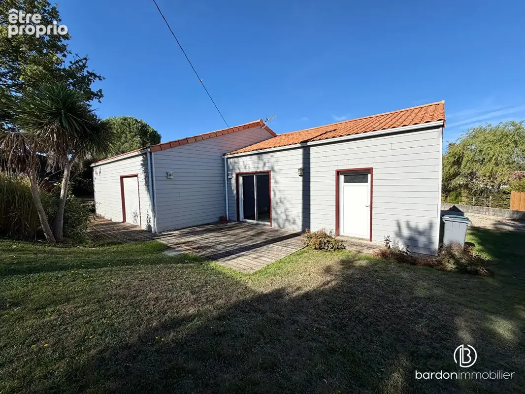 Photo Maison à Saint-Etienne-De-Mer-Morte au prix de 216 000€
