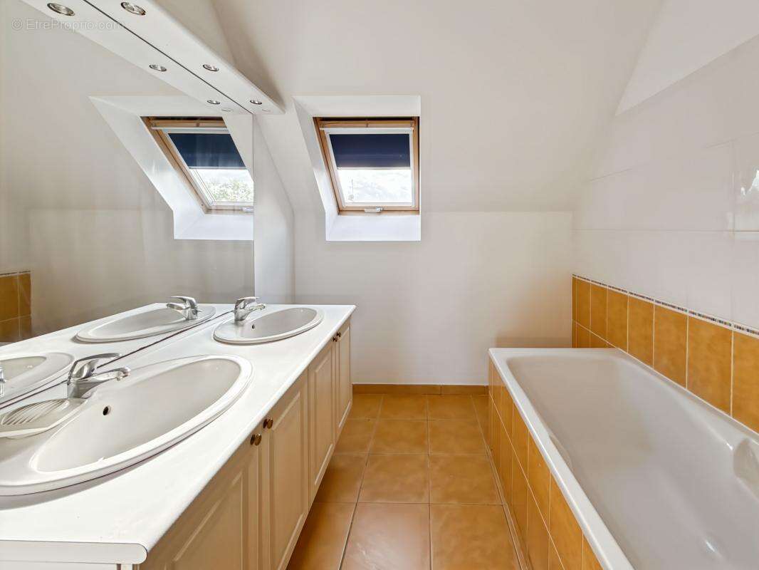 Maison à SAINT-CYR-EN-VAL