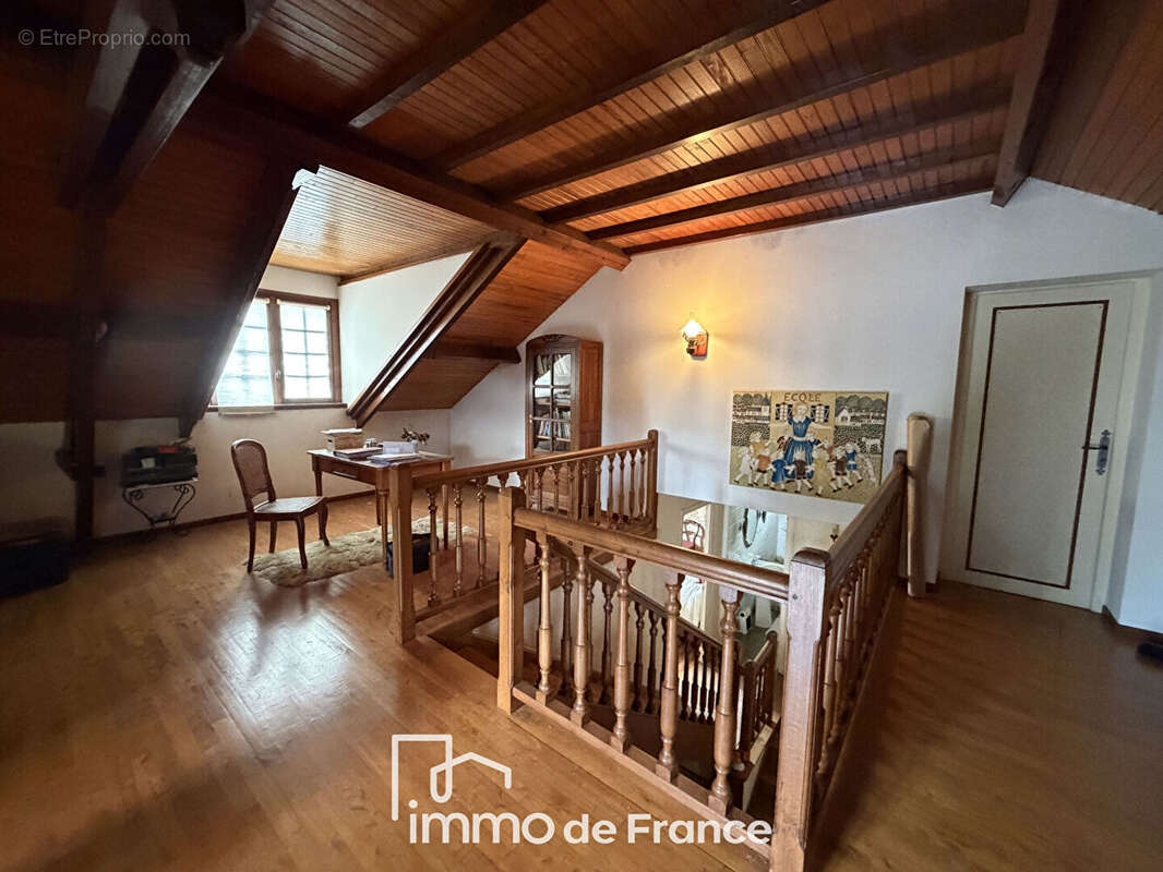 Maison à LIVINHAC-LE-HAUT
