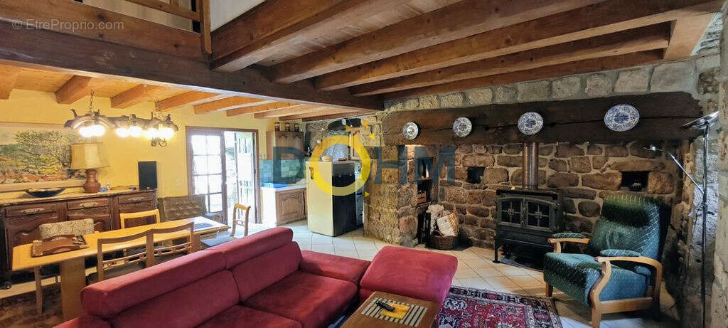 Maison en pierre avec terrain et fort potentiel d'aménagement à Saint-Martial (Ardèche) - photo 2