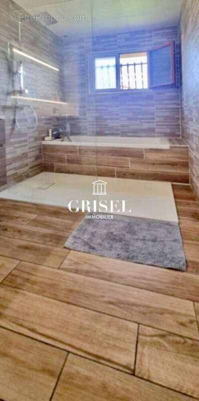 Maison à AYGUEMORTE-LES-GRAVES