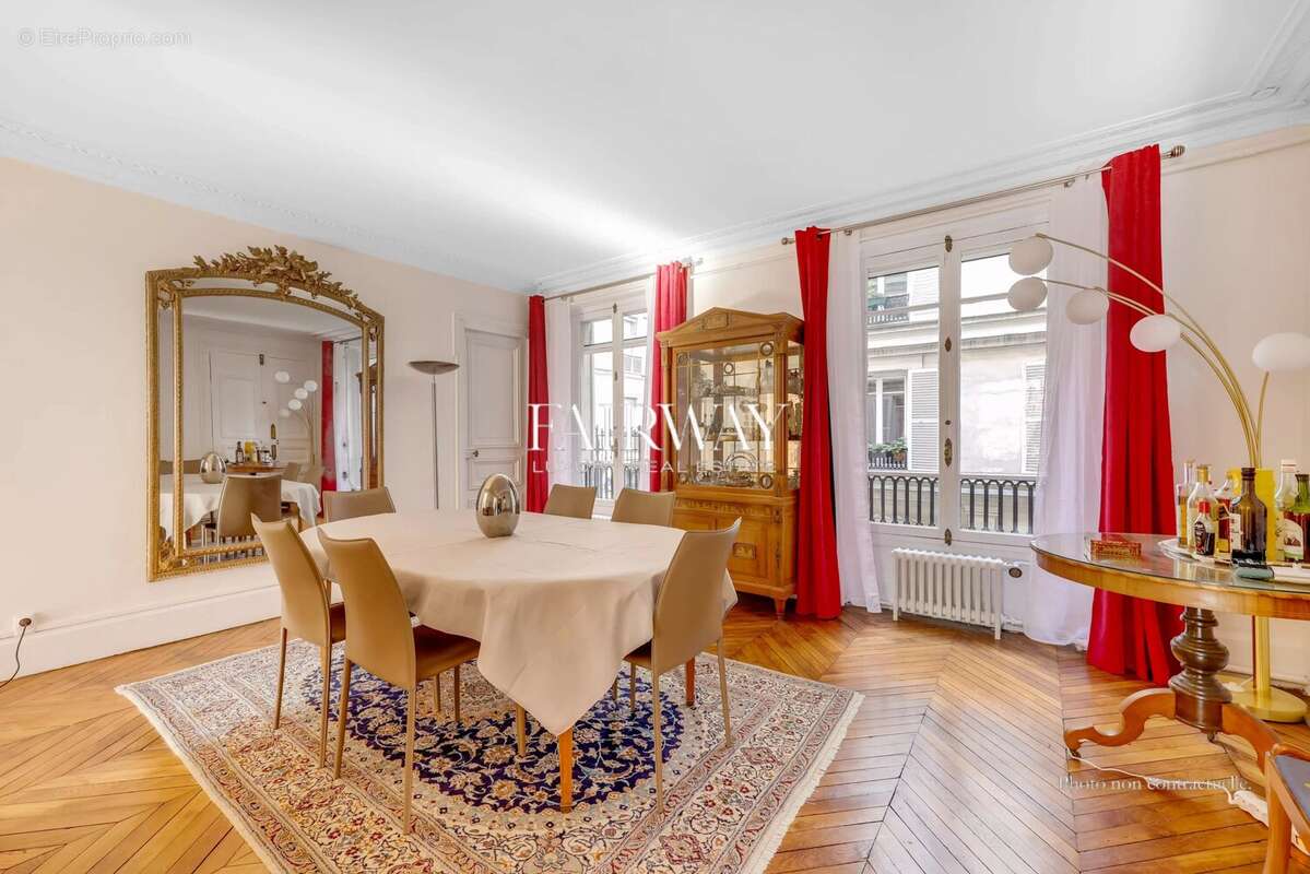 Appartement à PARIS-8E