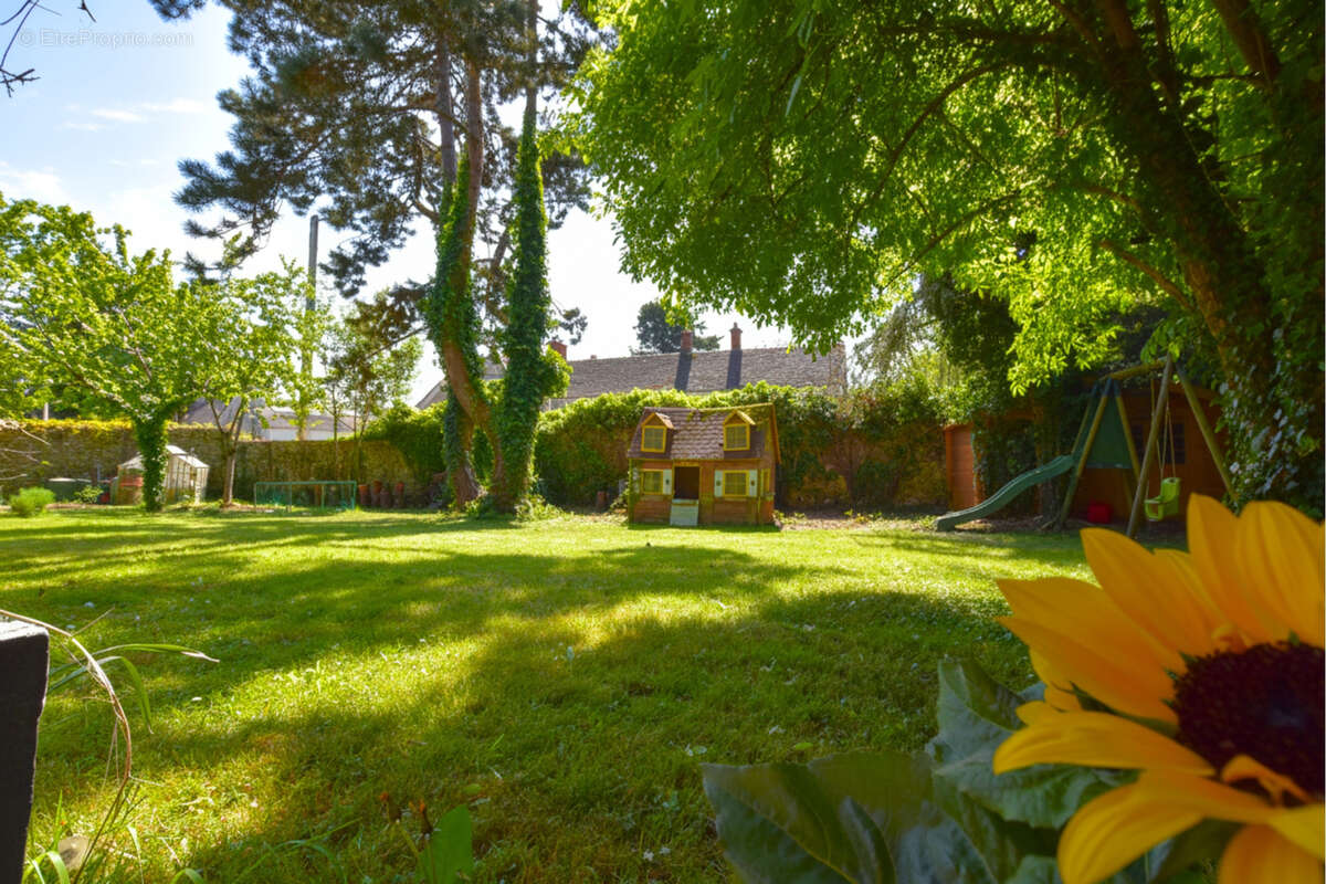 Maison à LES ESSARTS-LE-ROI