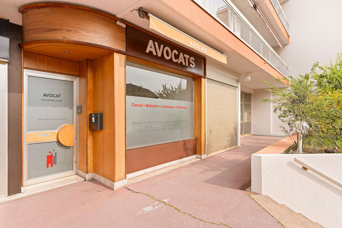 Commerce à FONTAINES-SUR-SAONE