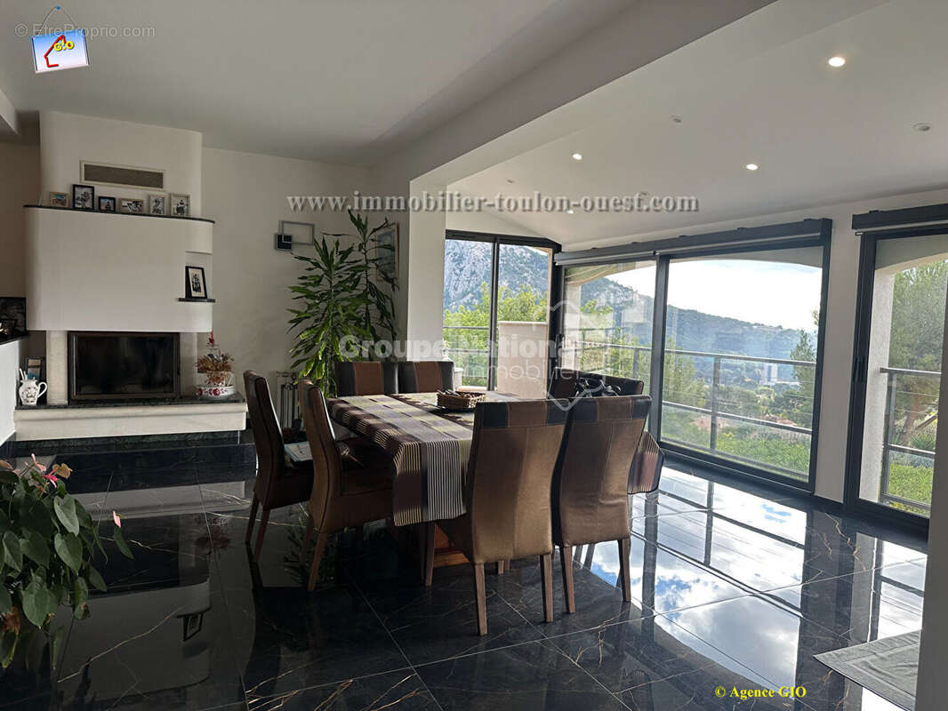 Toulon ouest - les 4 chemins - villa t5 de 140 m²  environ - vue mer - piscine - garage - terrain 540m² - photo 3