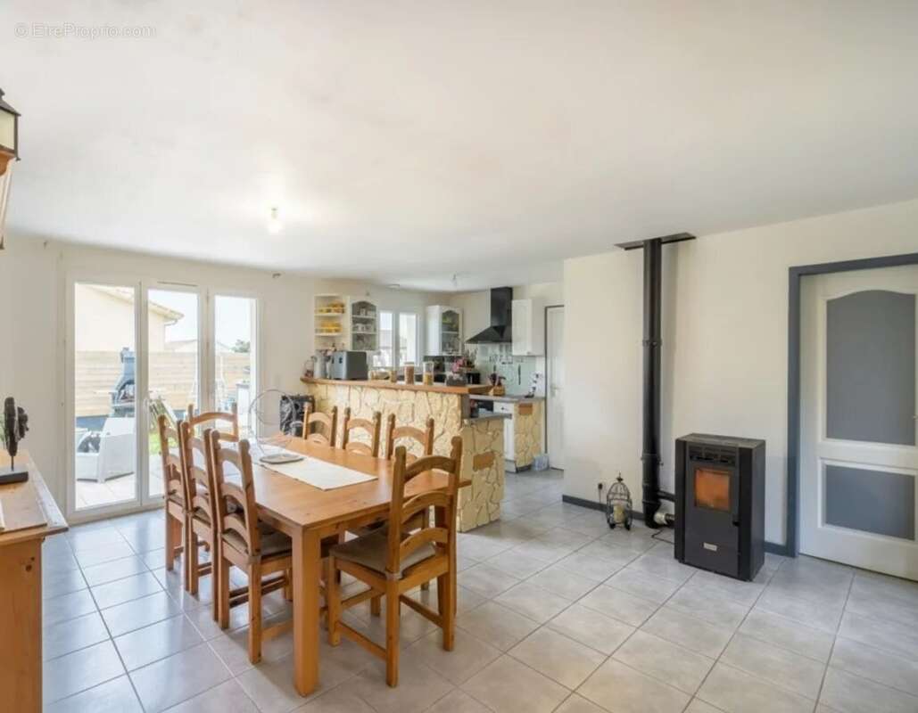 Maison à PARENTIS-EN-BORN