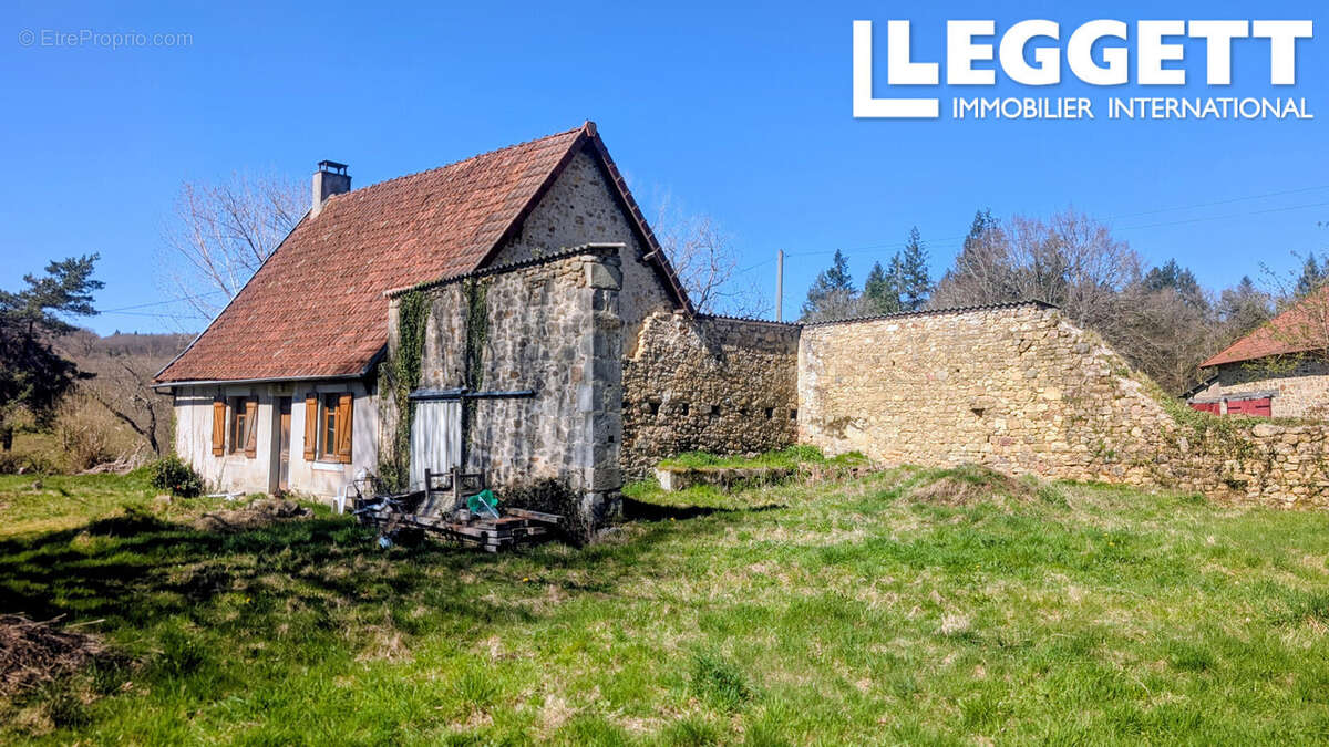 Belle maison en pierre à rénover dans un hameau - photo 10