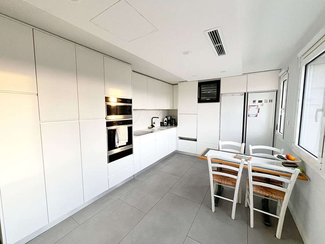 Appartement 5 pièces de 171 m2 - photo 2