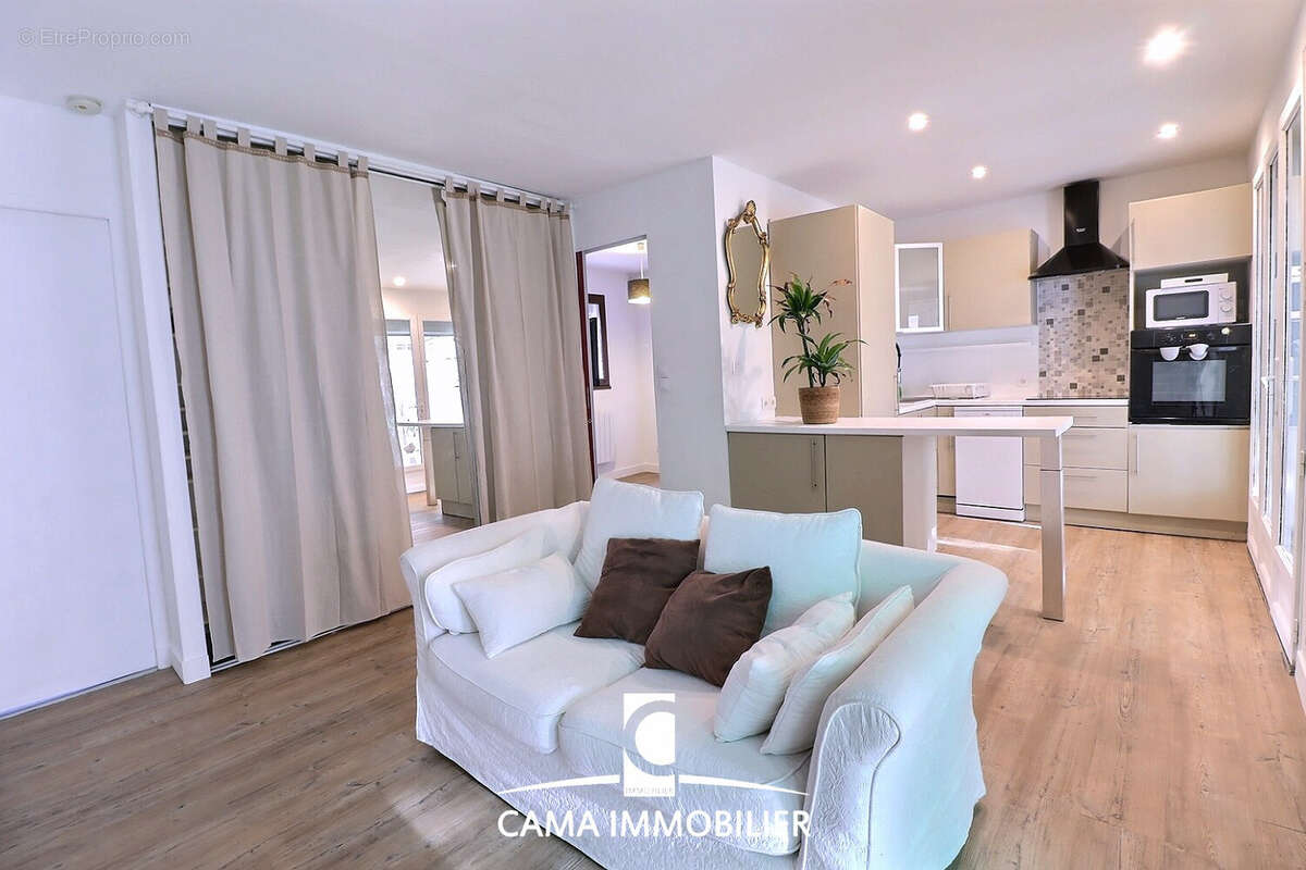 Appartement à FONTENAY-LE-FLEURY