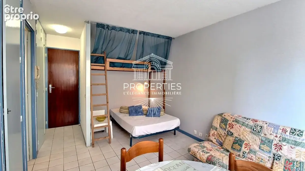 Le lavandou - centre ville - t1 - ascenseur - faibles charges - photo 2